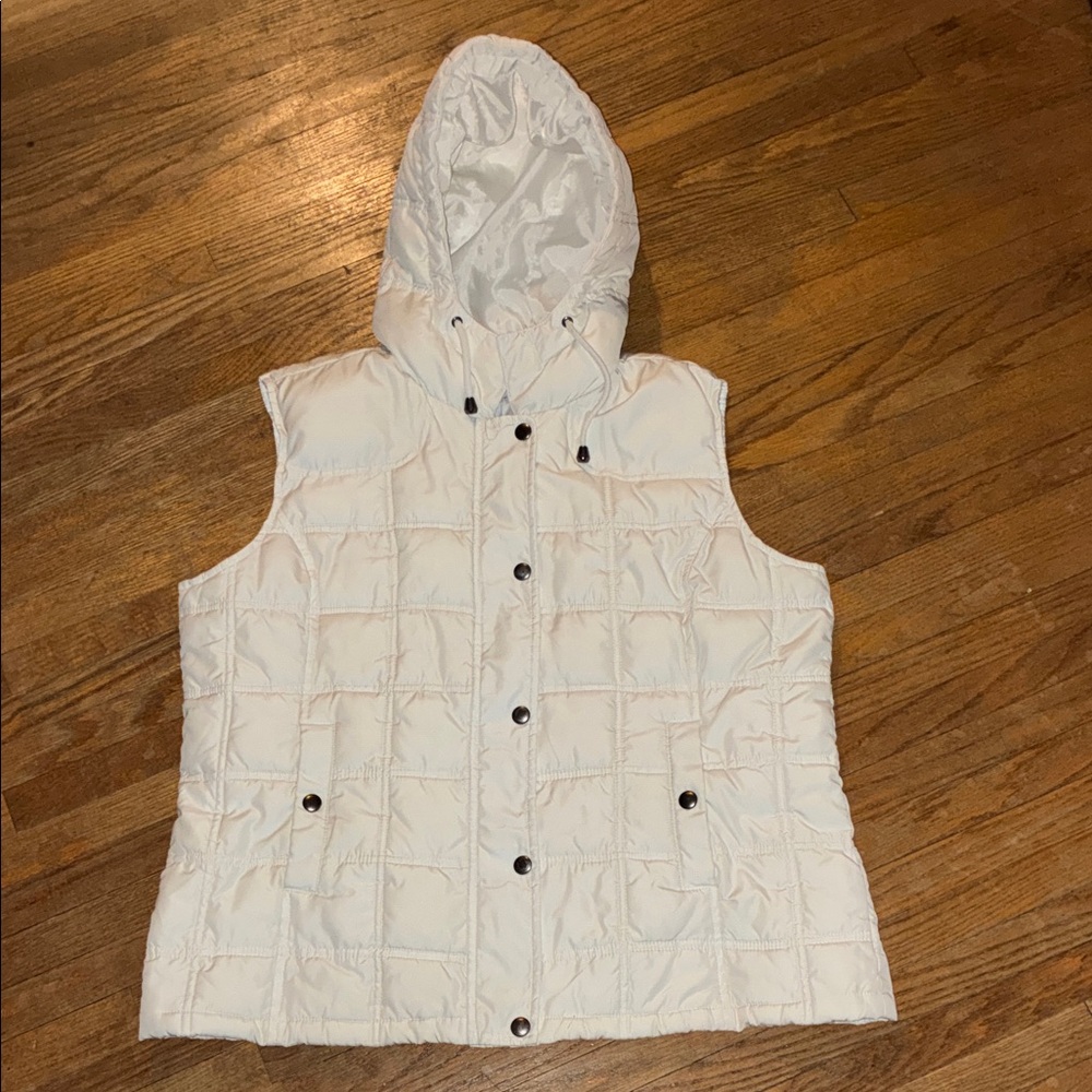 GAP Women's White Quilted Hooded Puffy Vest with Slight Discolouration under Pit